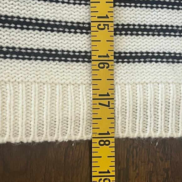 Forever 21 Black & White Striped Scoop Neck Cropped Sweater Size Small - Picture 5 of 7